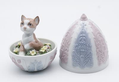 Lladro Kitty Surprise Handmade In Spain Egg & Flower Glazed Porcelain Figurine - Thumbnail 6