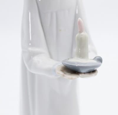 Lladro Made In Spain Vintage Girl With Candle Glazed Porcelain Retired Figurine - Thumbnail 4