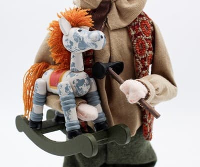 Byers' Choice 2008 Vintage Toymaker Rocking Horse The Carolers Christmas Doll - Thumbnail 3