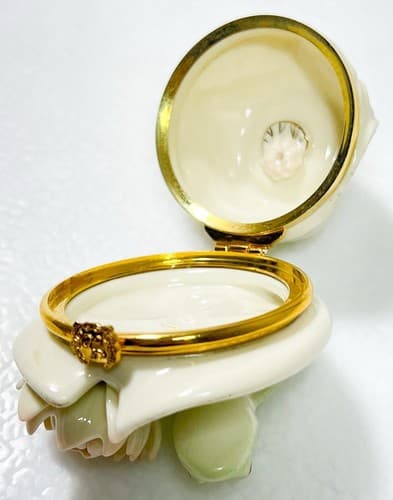 LENOX Vintage Treasures Disney Croquet with Daisy Treasure Porcelain Trinket Box - Thumbnail 4