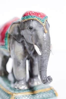 HALCYON DAYS Porcelain Hand Painted "Her Majesty The Queen" Elephant Figure - Thumbnail 6