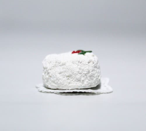 Vintage Artisan Dollhouse Miniature Christmas White Cake Kitchen Accessory 1:12 - Thumbnail 2