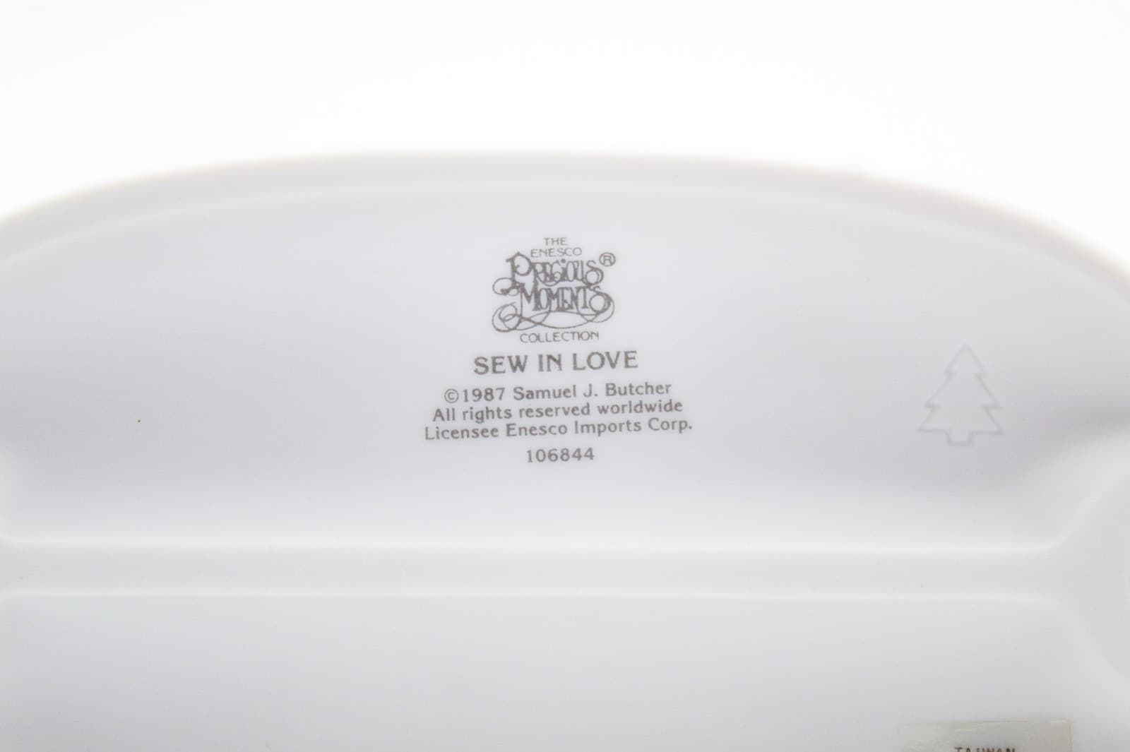 Precious Moments Sew In Love Enesco Porcelain Figurine 1987 - Thumbnail 7