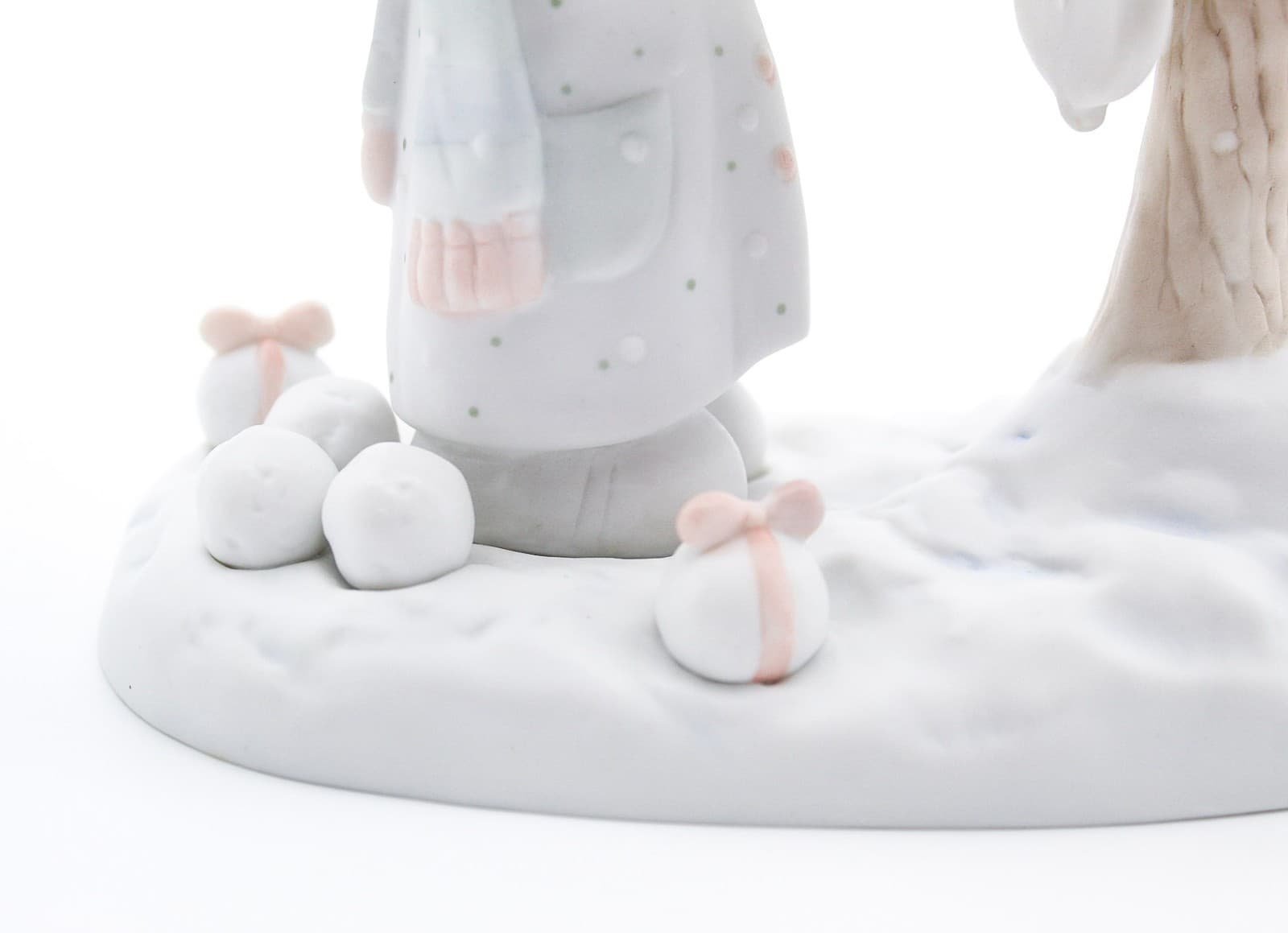 Precious Moments I'm Sending You A White Christmas Porcelain Figurine 1984 - Thumbnail 5