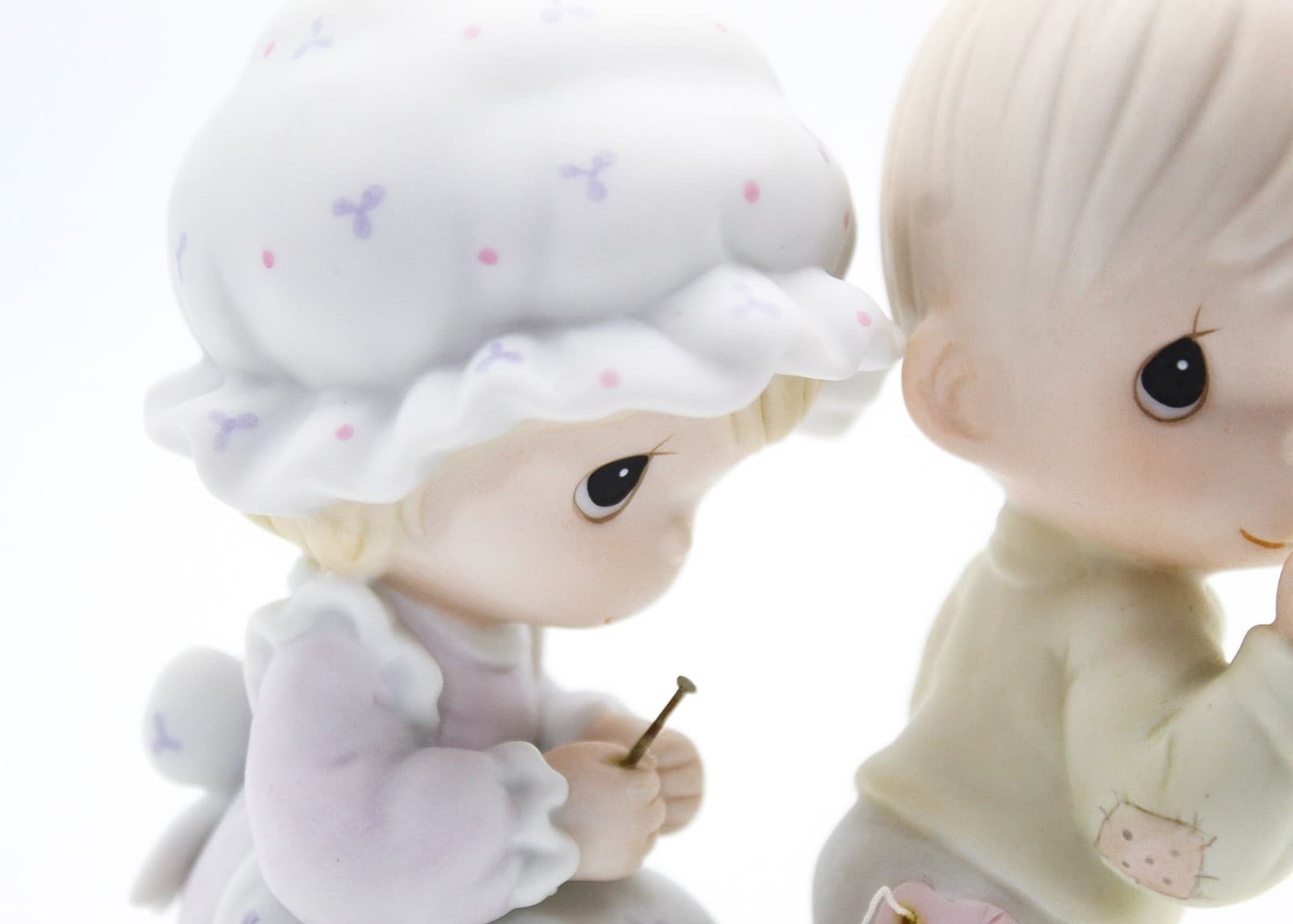 Precious Moments Sew In Love Enesco Porcelain Figurine 1987 - Thumbnail 6