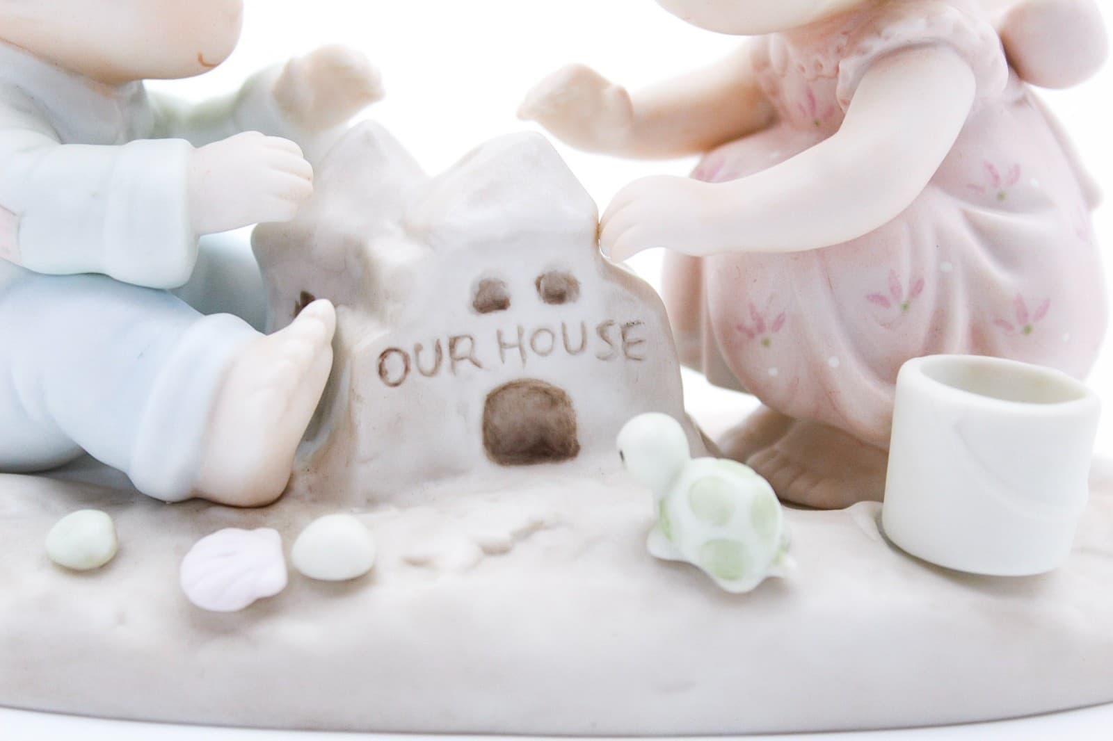 Precious Moments God Bless Our Home Enesco Porcelain Figurine 1984 - Thumbnail 7