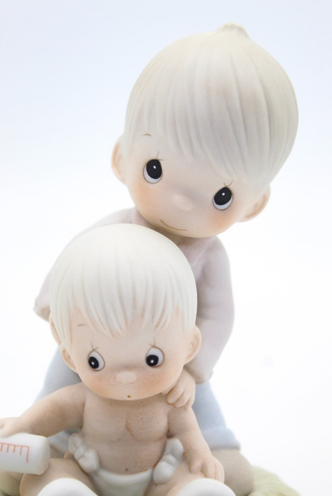 Precious Moments Baby's First Pet Enesco Porcelain Figurine 1988 - Thumbnail 2