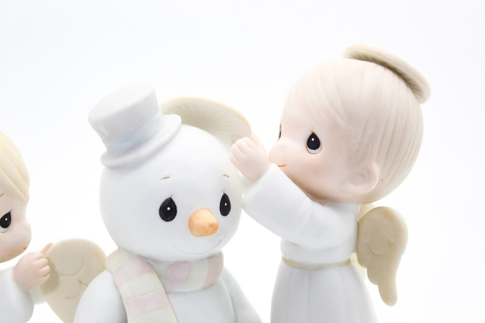 Precious Moments Halo, And Merry Christmas Enesco Porcelain Figurine 1985 - Thumbnail 8