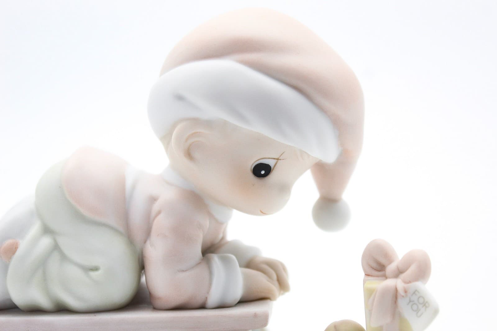 Precious Moments Bringing You A Merry Christmas Enesco Porcelain Figurine 1993 - Thumbnail 6