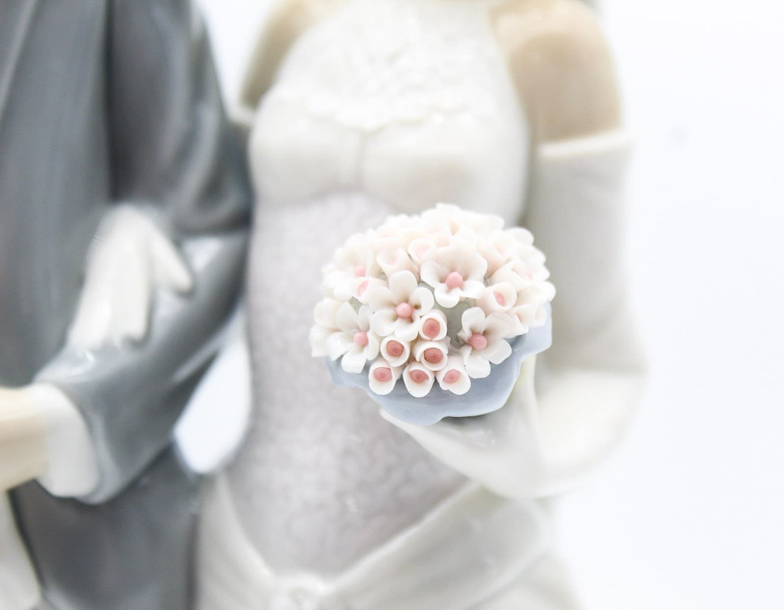Lladro Wedding Day #01004808 Spain Glazed Porcelain Figure By Julio Fernandez - Thumbnail 9
