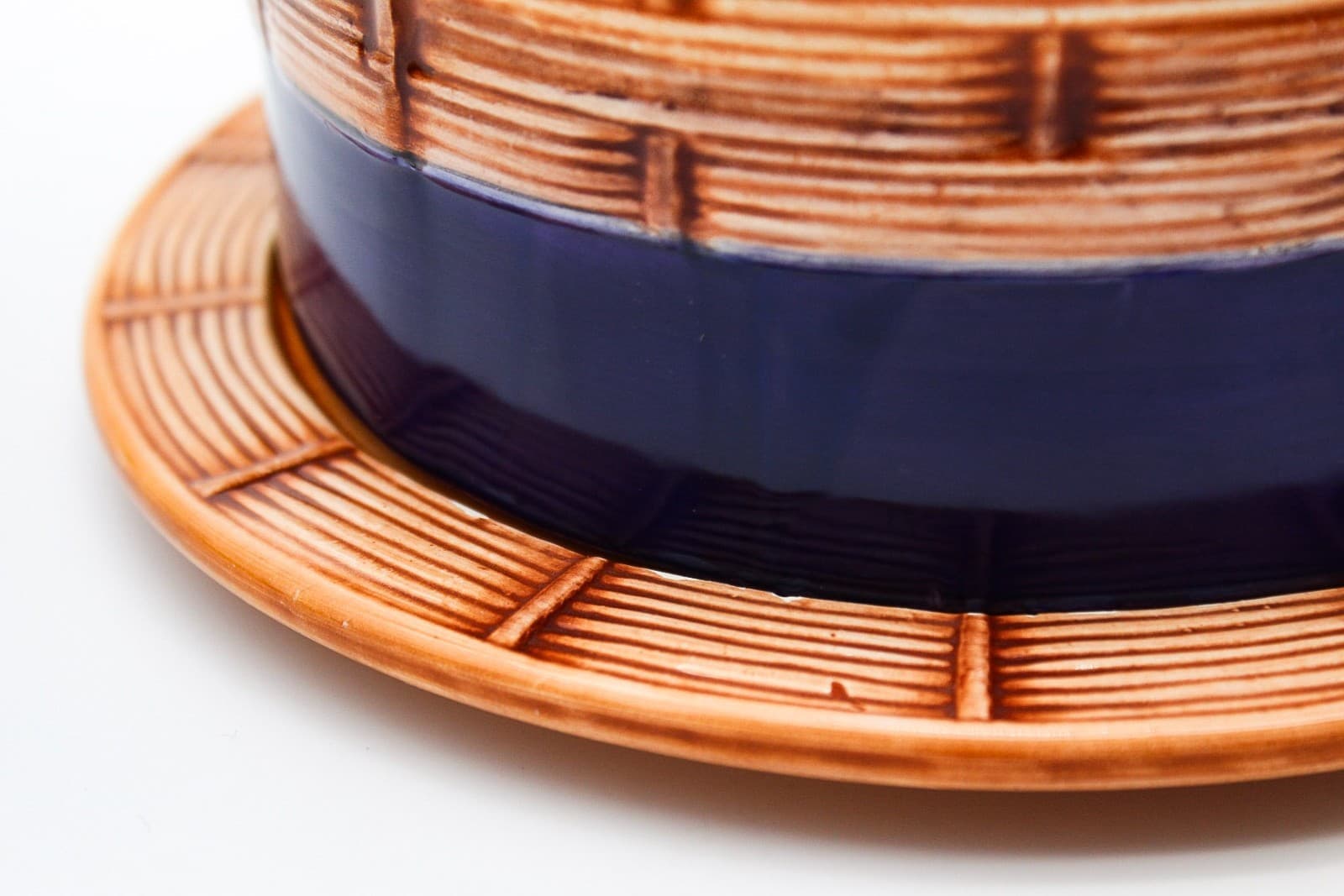 Majolica Hand Painted Pottery Hand Painted Weaved Covered Dome Cheese Dish 7.5" - Thumbnail 8