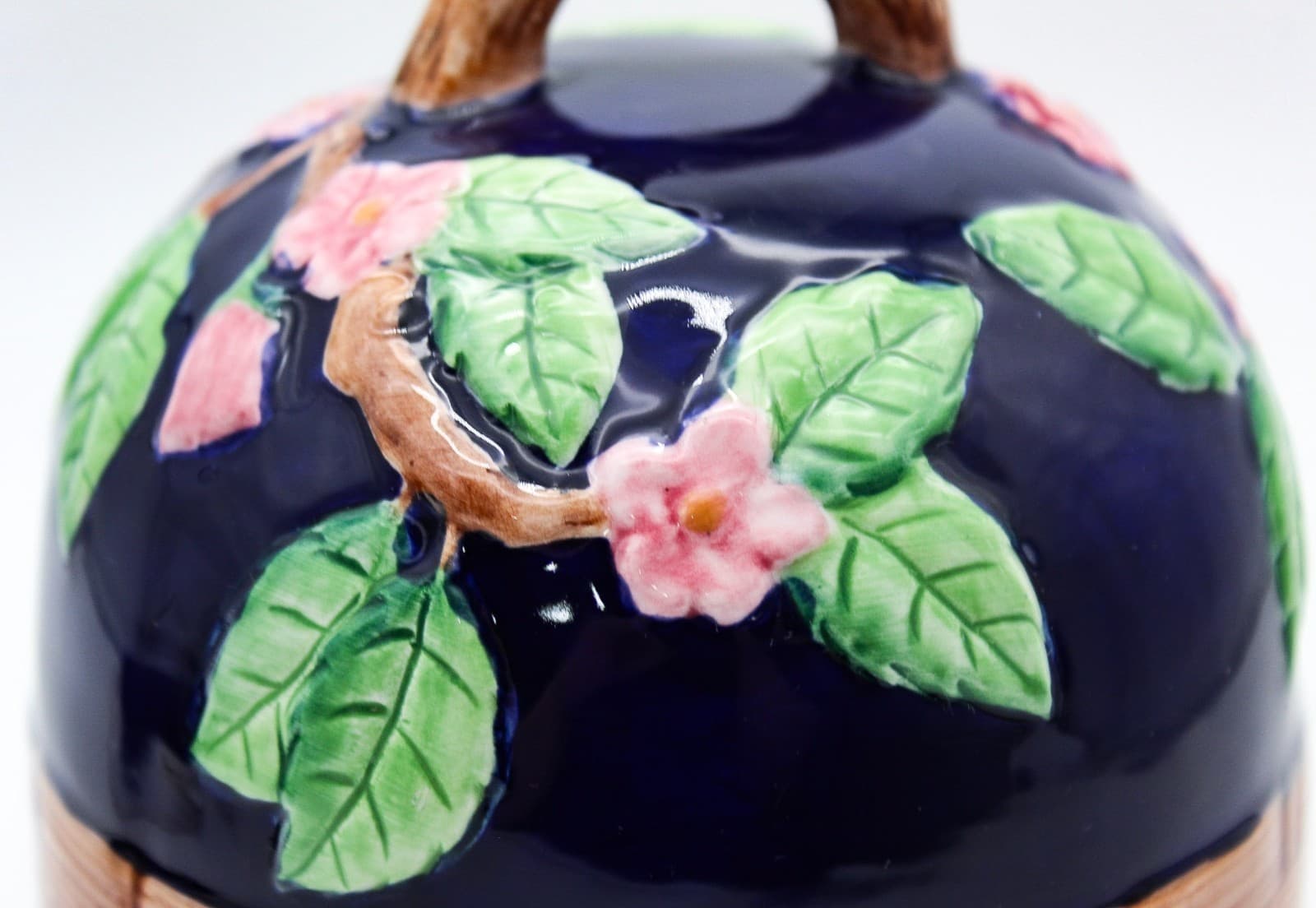 Majolica Hand Painted Pottery Hand Painted Weaved Covered Dome Cheese Dish 7.5" - Thumbnail 10