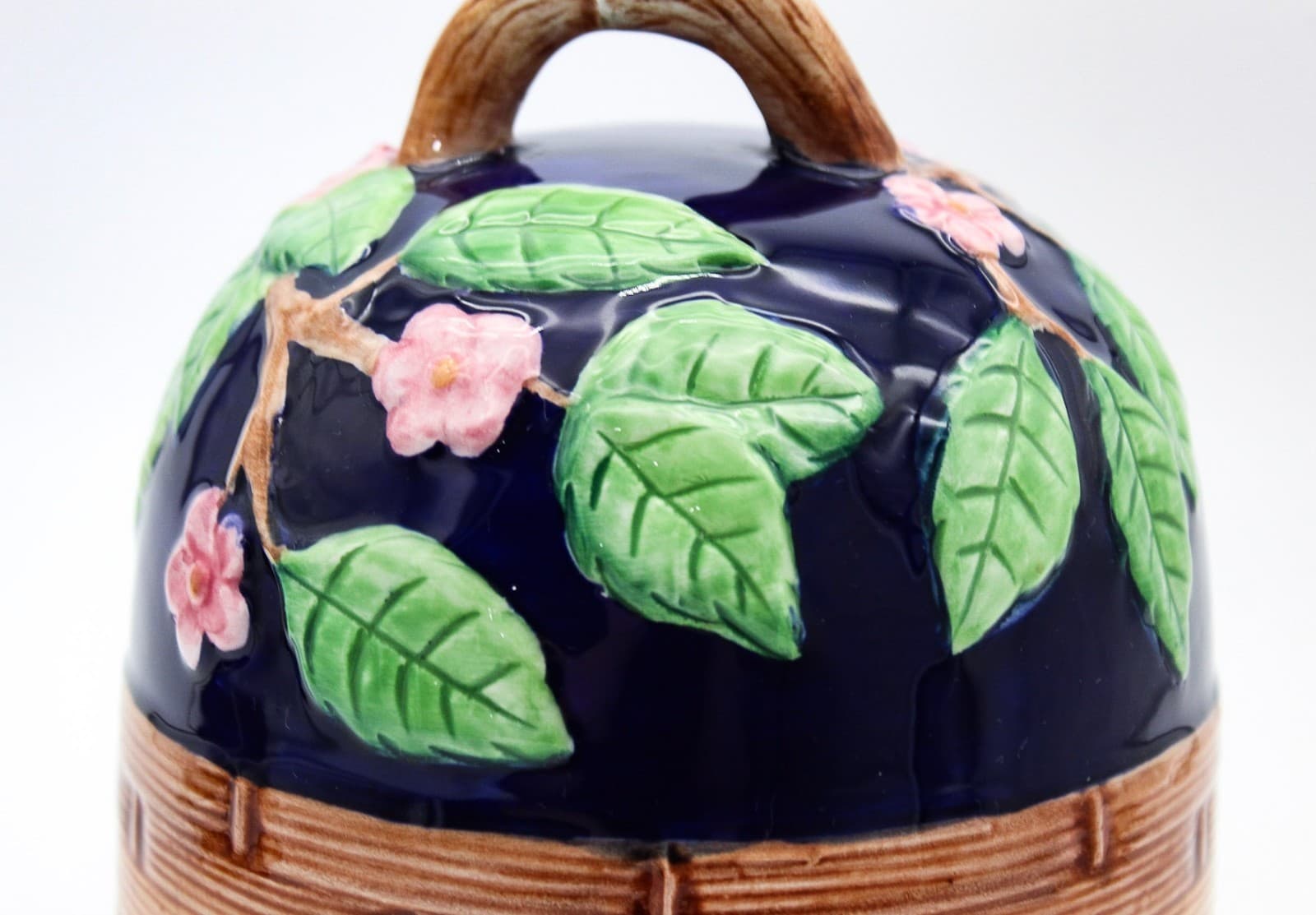 Majolica Hand Painted Pottery Hand Painted Weaved Covered Dome Cheese Dish 7.5" - Thumbnail 5