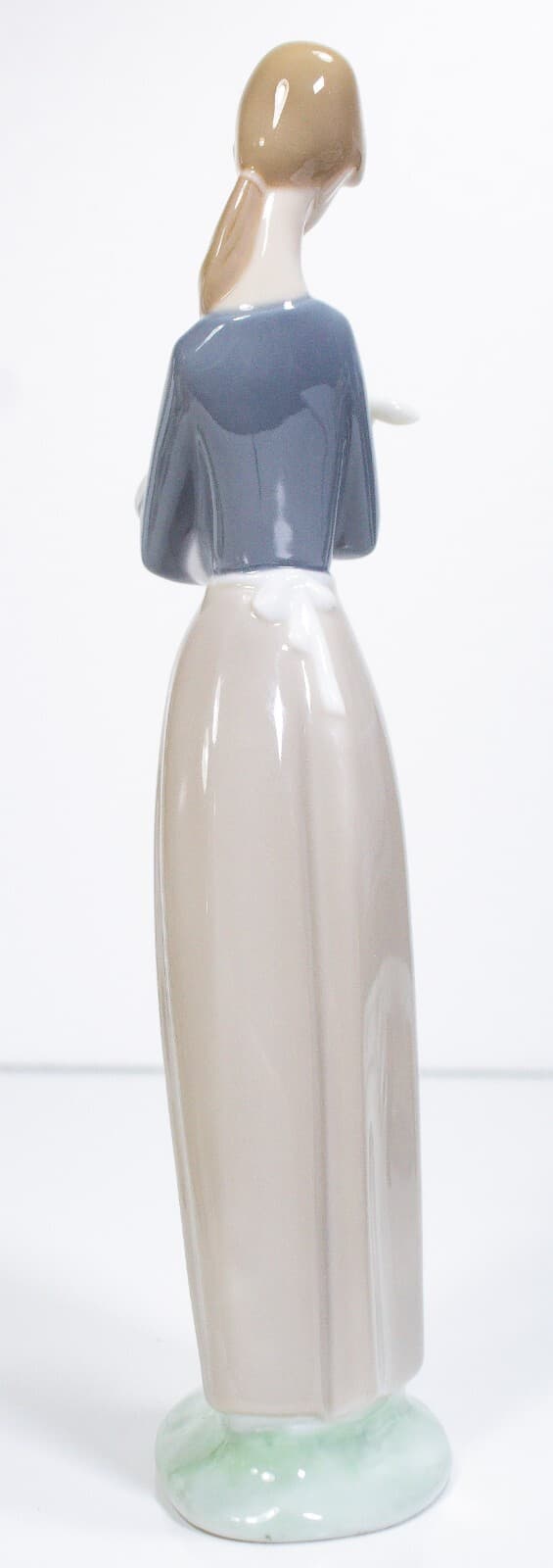 LLADRO Made In Spain "Girl With Lamb" Porelain Figurine 10" - Thumbnail 2