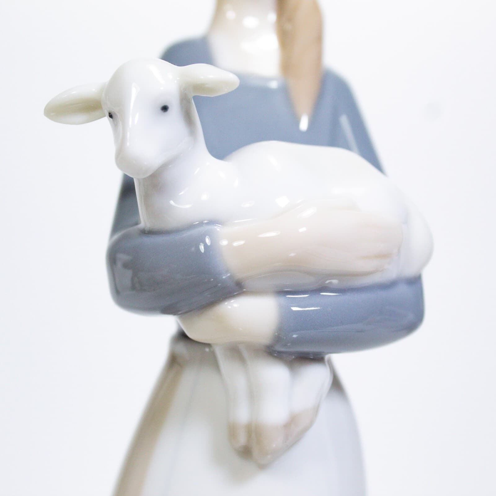 LLADRO Made In Spain "Girl With Lamb" Porelain Figurine 10" - Thumbnail 5
