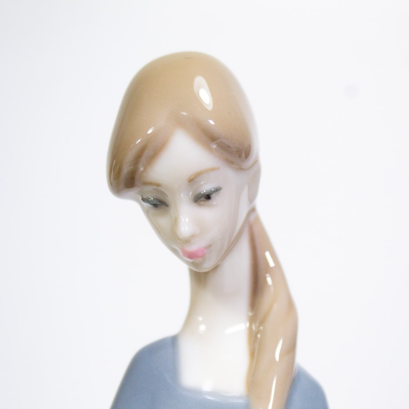 LLADRO Made In Spain "Girl With Lamb" Porelain Figurine 10" - Thumbnail 4