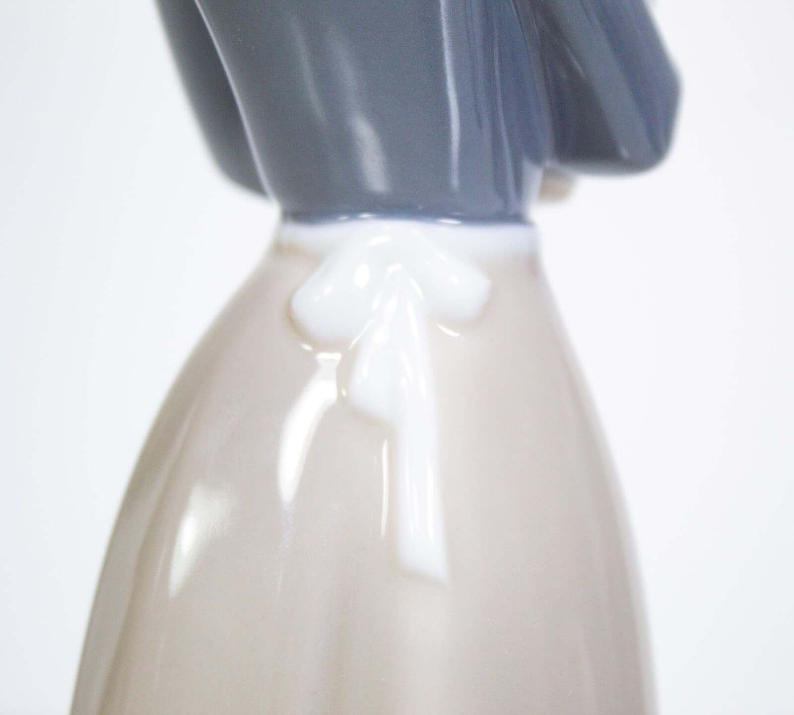 LLADRO Made In Spain "Girl With Lamb" Porelain Figurine 10" - Thumbnail 6