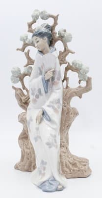 Lladro Geisha Sitting Spain Glossy Large Porcelain Figure By Vicente Martinez - Thumbnail 2