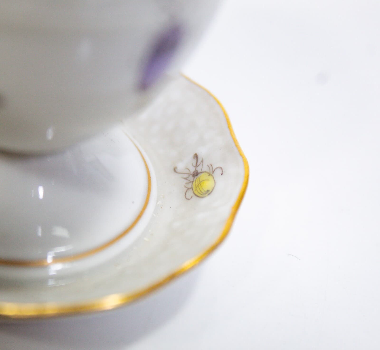 HEREND HUNGARY White Porcelain Gold Trim Fruit & Animal Design Egg Cup - Thumbnail 6