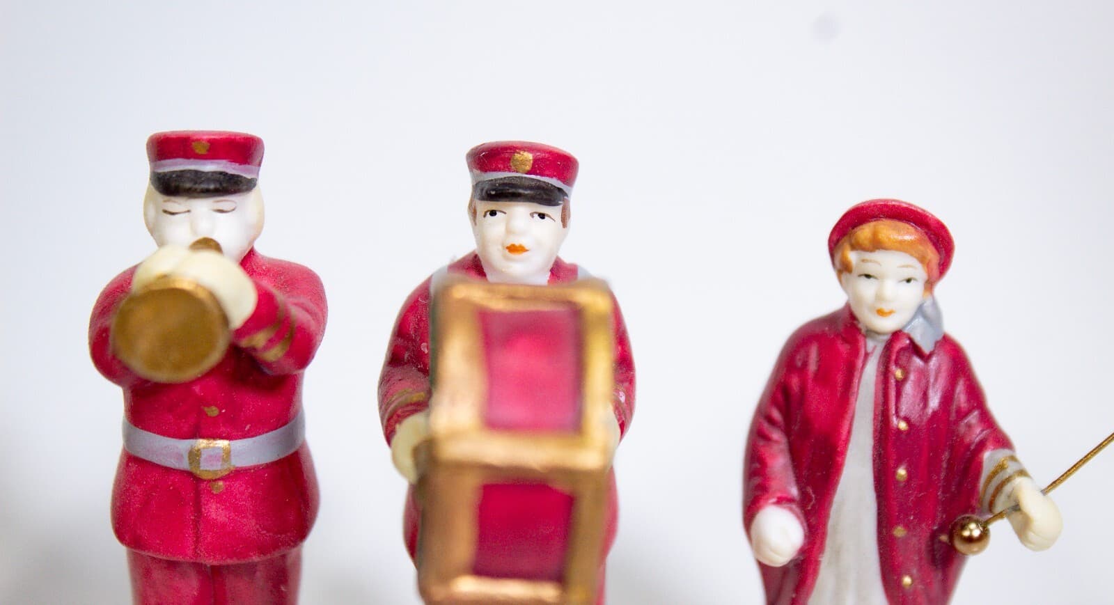 DEPARTMENT 56 "Salvation Army Band" Porcelain Figurine Set With Box - Thumbnail 4