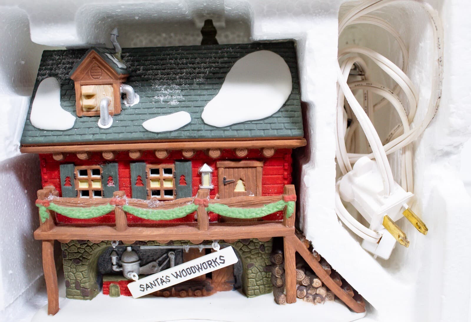 DEPARTMENT 56 "Santa's Woodworks" Porcelain Figurine House With Box & Light - Thumbnail 10
