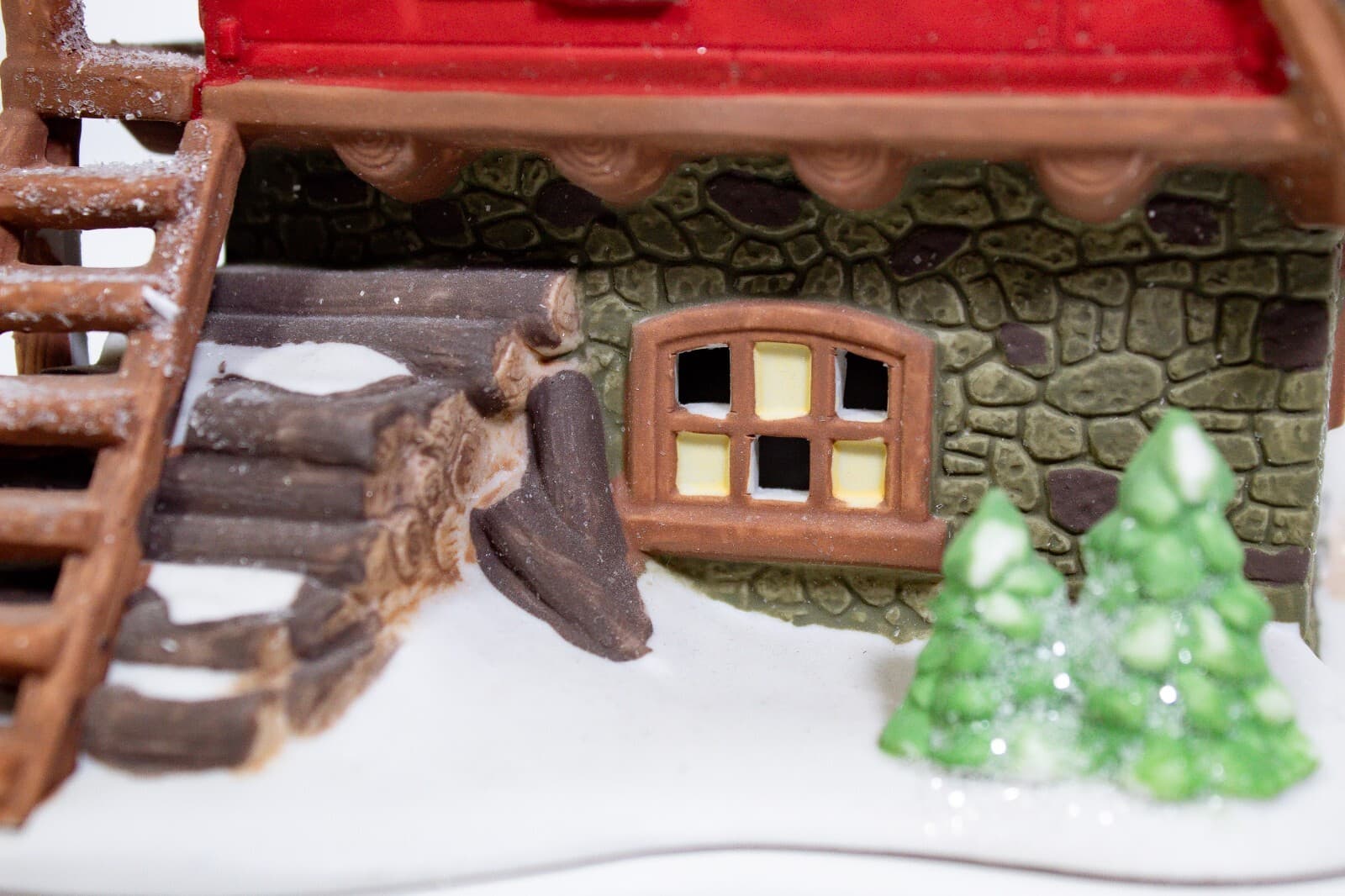 DEPARTMENT 56 "Santa's Woodworks" Porcelain Figurine House With Box & Light - Thumbnail 9