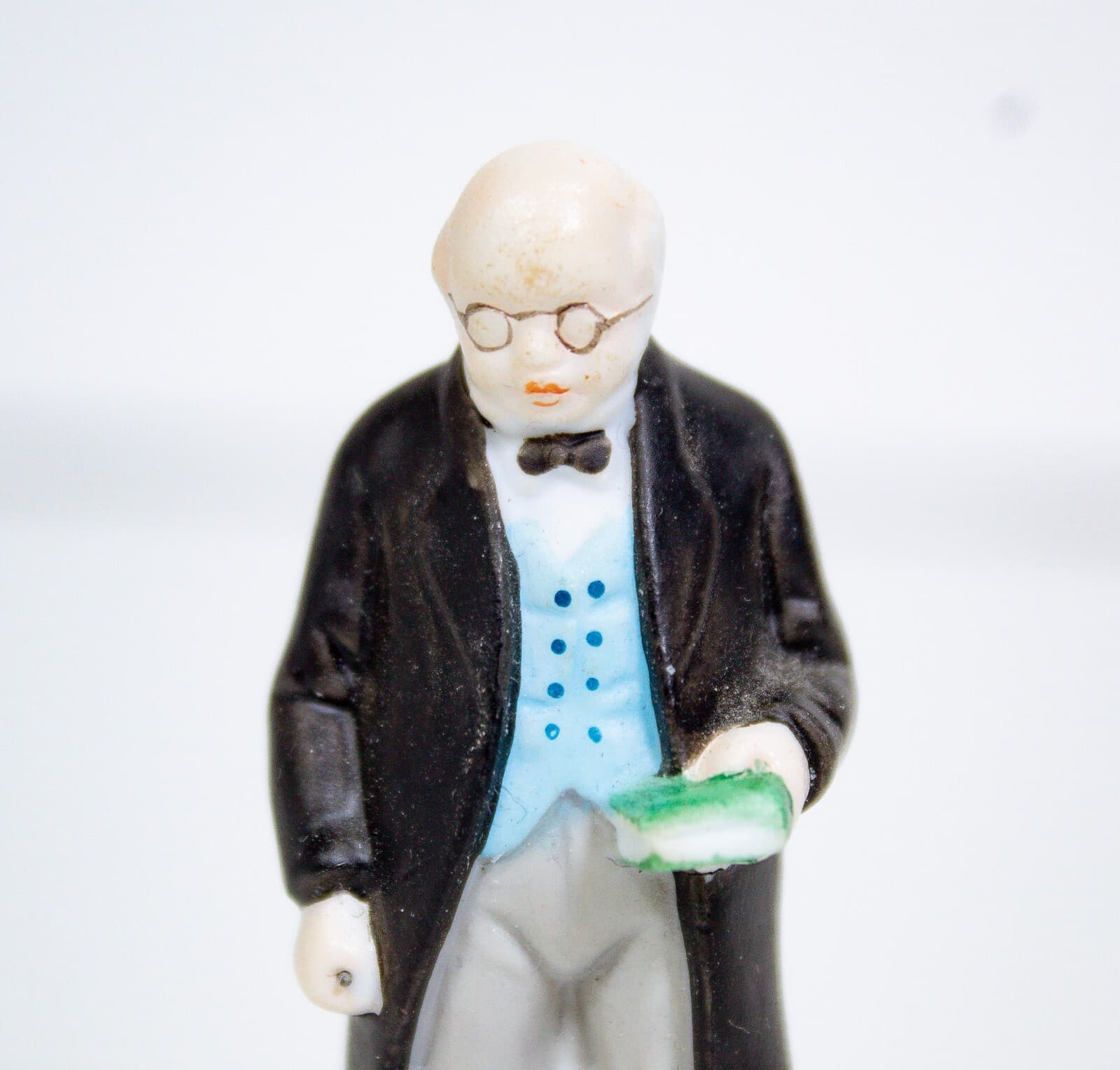 DEPARTMENT 56 "Nicholas Nickelby" Christmas Porcelain Figurine Set With Box - Thumbnail 4