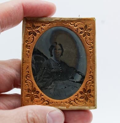 Antique Civil War Era 1860's Daguerreotype Sitting Lady Photo - Thumbnail 4