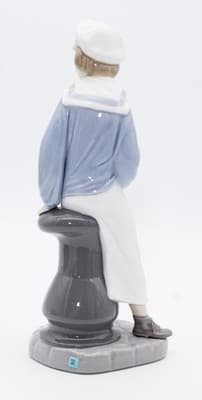 Lladro Sailor Boy #4810 Spain Glossy Porcelain Figurine By Salvador Furio - Thumbnail 3