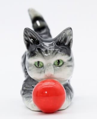 Goebel Hummel Vintage West Germany Playing Cat With Ball Porcelain Figurine - Thumbnail 4