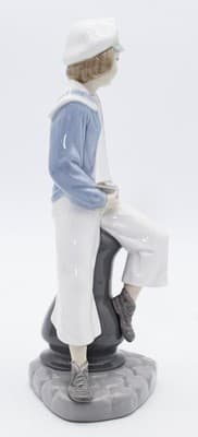 Lladro Sailor Boy #4810 Spain Glossy Porcelain Figurine By Salvador Furio - Thumbnail 4