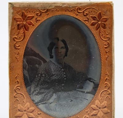 Antique Civil War Era 1860's Daguerreotype Sitting Lady Photo - Thumbnail 2