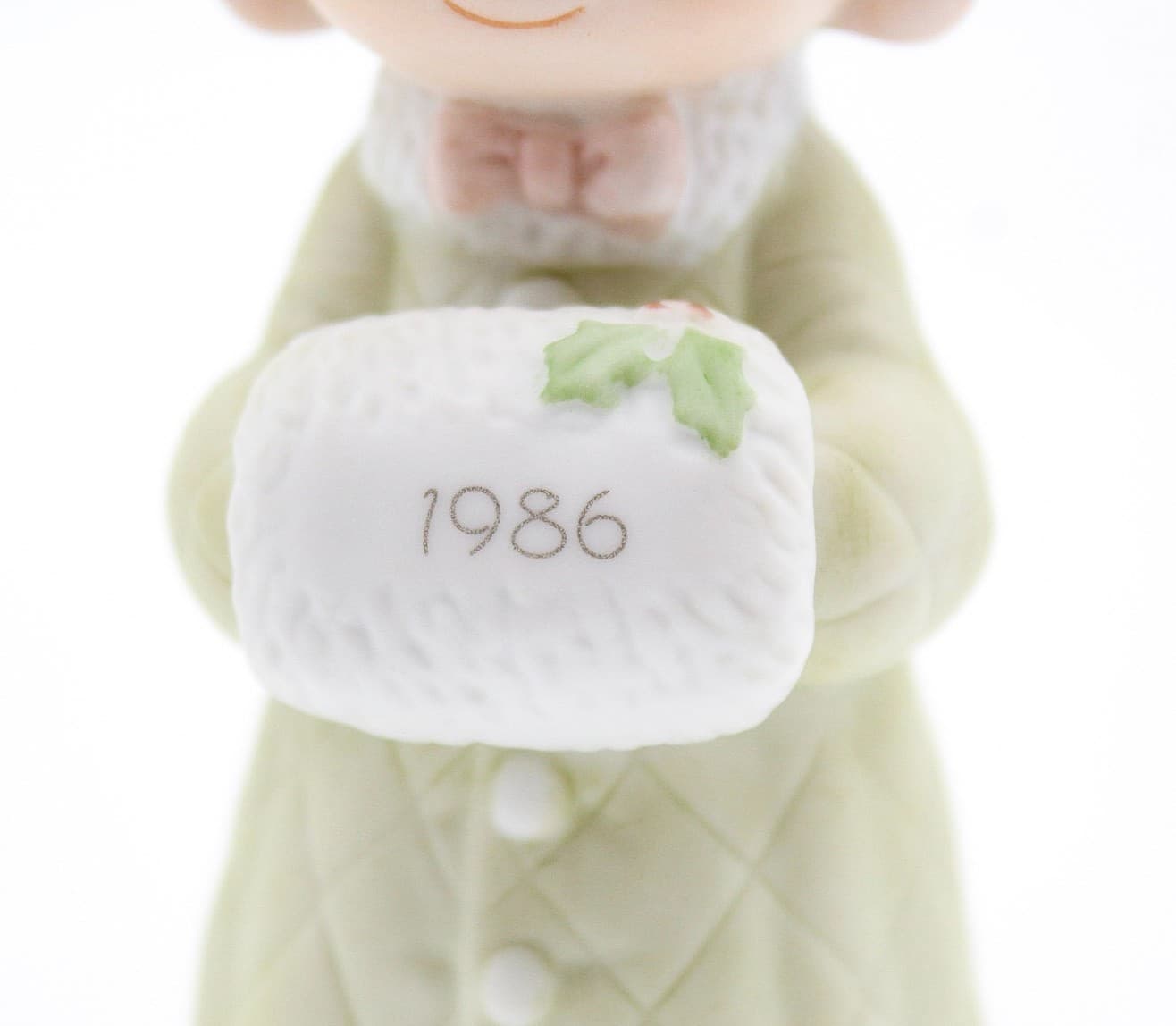 Precious Moments Wishing You A Cozy Christmas Enesco Porcelain Figurine 1986 - Thumbnail 4