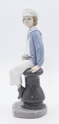 Lladro Sailor Boy #4810 Spain Glossy Porcelain Figurine By Salvador Furio - Thumbnail 2