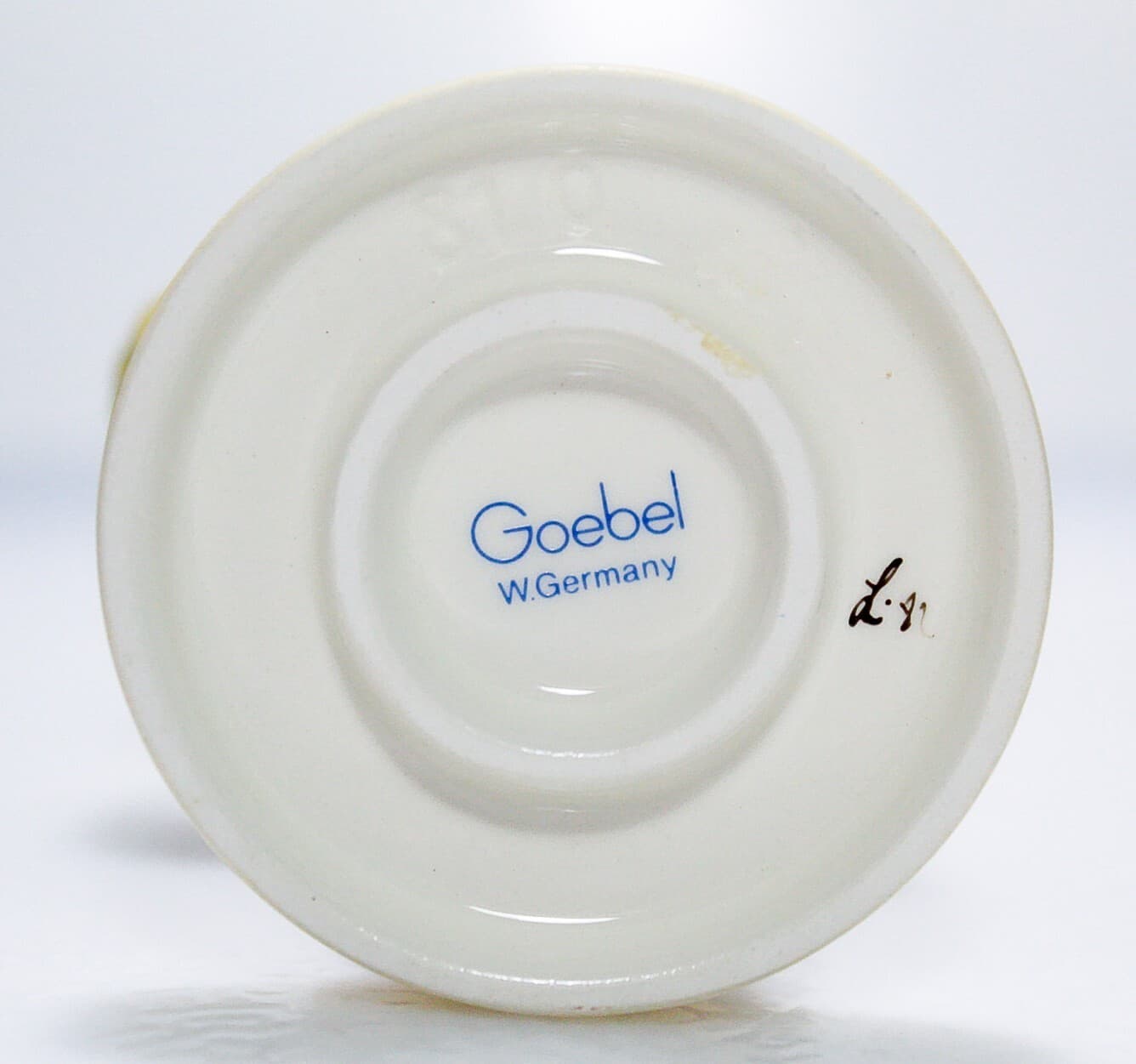 GOEBEL HUMMEL W. Germany "School Girl" Hand Painted Porcelain Figurine TMK6 - Thumbnail 4