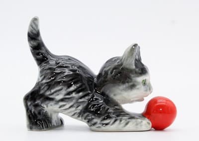 Goebel Hummel Vintage West Germany Playing Cat With Ball Porcelain Figurine - Thumbnail 3