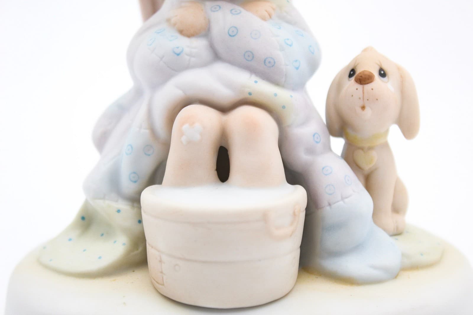 Precious Moments God Is Watching Over You Enesco Porcelain Figurine 1981 - Thumbnail 4