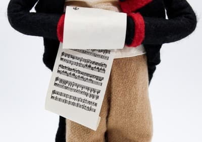 1995 BYERS CHOICE The Carolers Caroler w/ Music Sheet Christmas Doll - Thumbnail 3