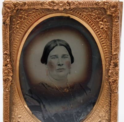 Antique Civil War Era 1860's Daguerreotype Lady With Jewelry Photo - Thumbnail 2