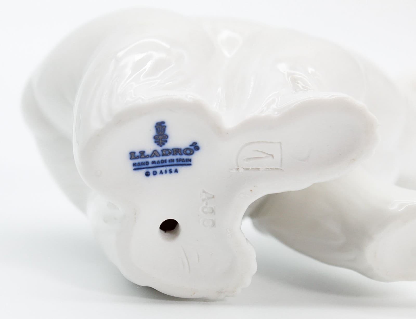 Vintage LLADRO Spain Attentive Polar Bear Animal Glazed Porcelain Figurine - Thumbnail 5