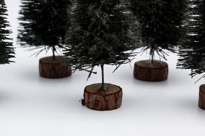 9 Vintage Bottle Brush Trees Christmas Village Wood Base Accessories - Thumbnail 7