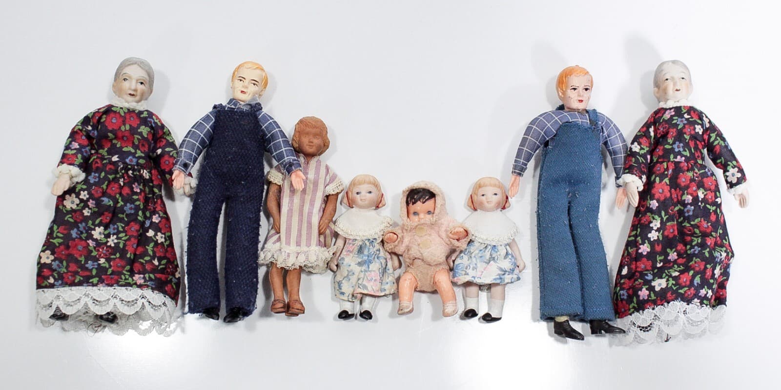 Lot of 8 Assorted Vintage Miniature Dollhouse Dolls Scale 1:12 - Thumbnail 3