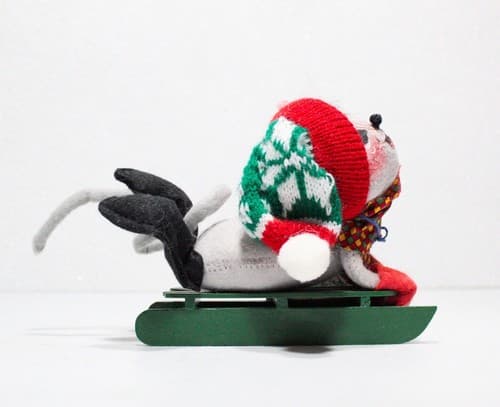 Vintage ANNALEE Mobilitee 1997 "Sledding Mouse" Christmas Felt Doll w/TAG - Thumbnail 3