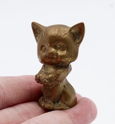 Vintage Miniature Bronze Kitty Cat With Floral Wreath Figurine - Thumbnail 2