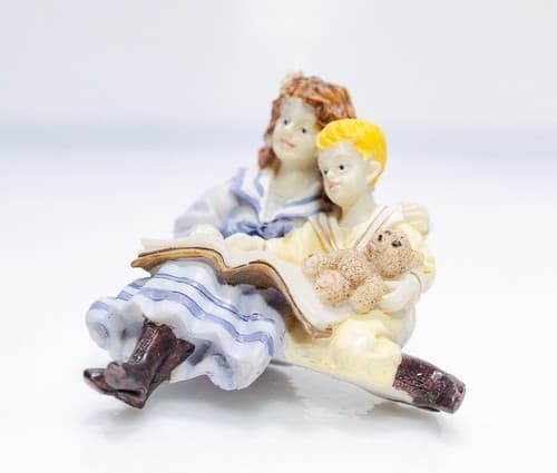 Vintage TOWN SQUARE MINIATURES 1996 Resin Children Reading Dollhouse Figurine - Thumbnail 7