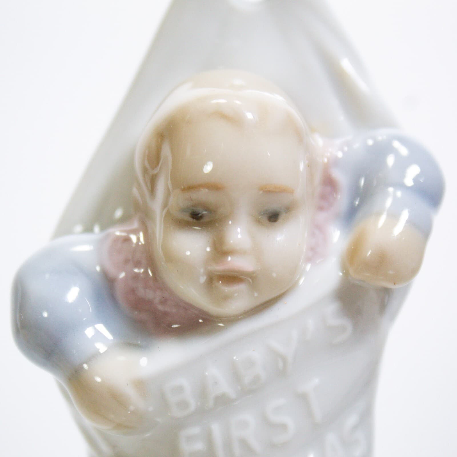 LLADRO "Baby's First Christmas 1991" Porcelain Decorative Christmas Ornament - Thumbnail 2