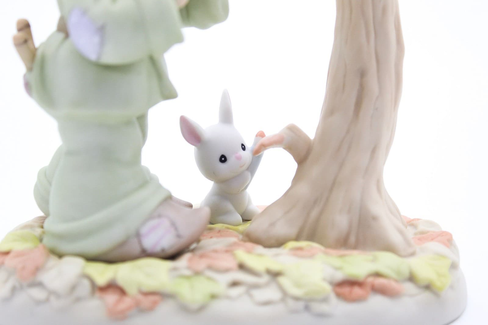 Precious Moments Color Your World With Thanksgiving Porcelain Figurine 1996 - Thumbnail 4