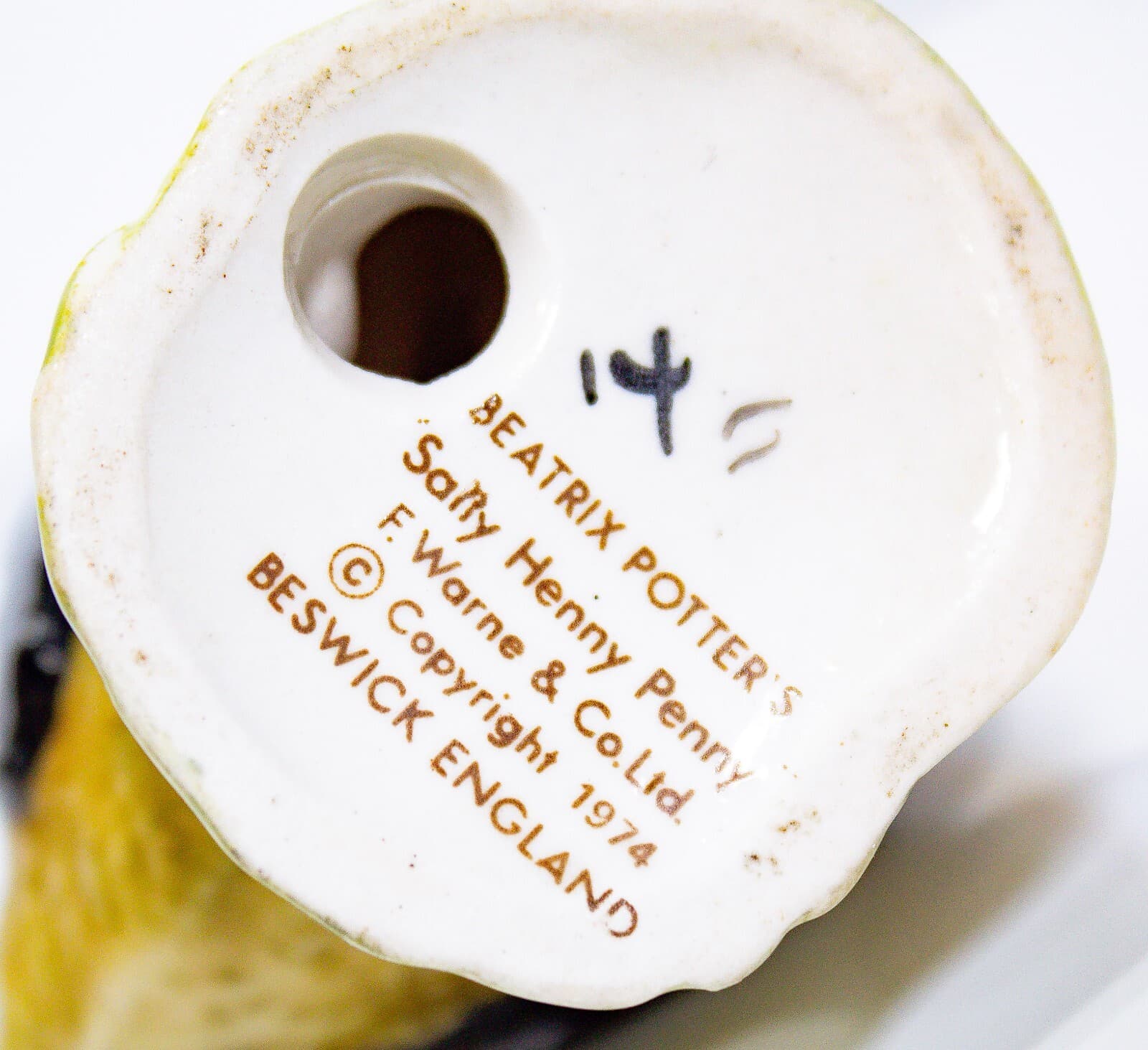 BESWICK ENGLAND Beatrix Potter "Sally Henny Penny" Porcelain Figurine - Thumbnail 6