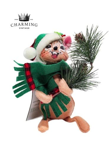 Vintage 2012 ANNALEE Mobilitee MOUNTAIN SQUIRREL Christmas Artisan Doll 6" w/Tag - Image 1