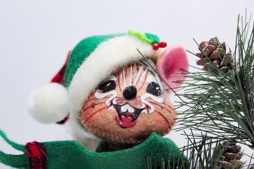 Vintage 2012 ANNALEE Mobilitee MOUNTAIN SQUIRREL Christmas Artisan Doll 6" w/Tag - Thumbnail 2